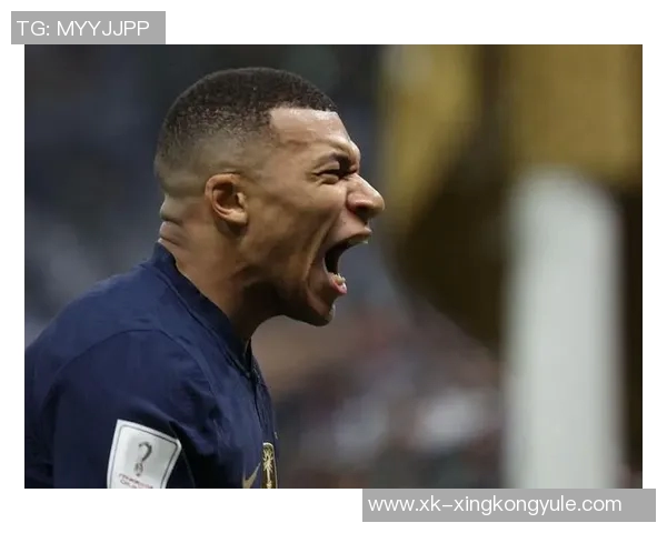 小姆巴佩绝平巴黎后模仿姆巴佩庆祝动作姆总在看台笑逐颜开 小姆巴佩绝平巴黎后模仿姆巴佩庆祝动作姆总在看台笑逐颜开