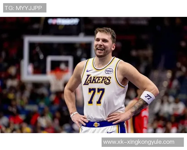 东契奇首节表现出色攻防兼备轻松拿下10分4板2助正负值高达6 东契奇首节表现出色攻防兼备轻松拿下10分4板2助正负值高达6