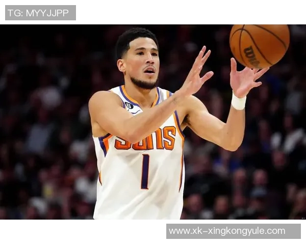 布克全能表现助力球队胜利12投仅4中却贡献18分5篮板5助攻正负值高达14 布克全能表现助力球队胜利12投仅4中却贡献18分5篮板5助攻正负值高达14